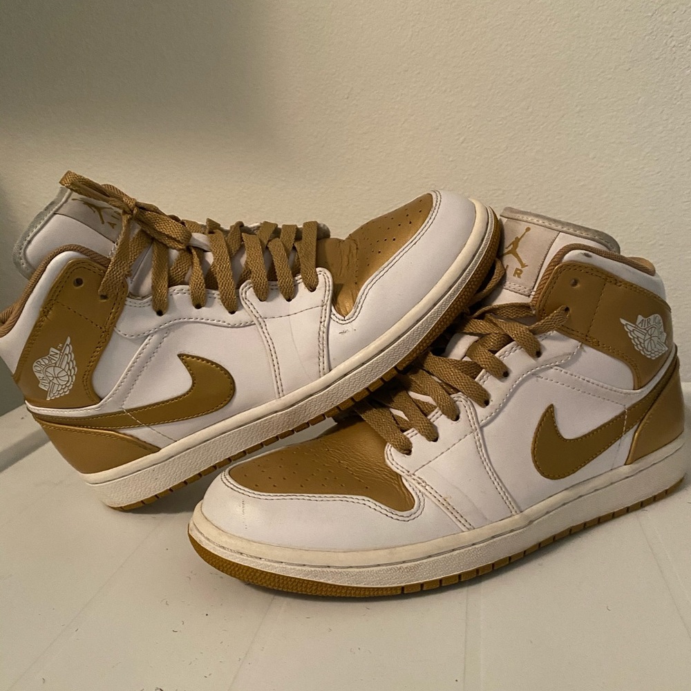 Jordan 1 “Gold”